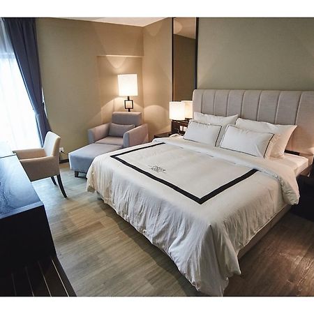 Corsica Hotel Kulai Eksteriør bilde