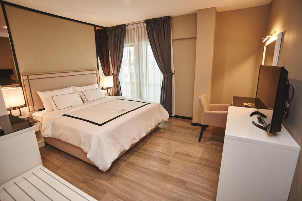 Corsica Hotel Kulai Eksteriør bilde