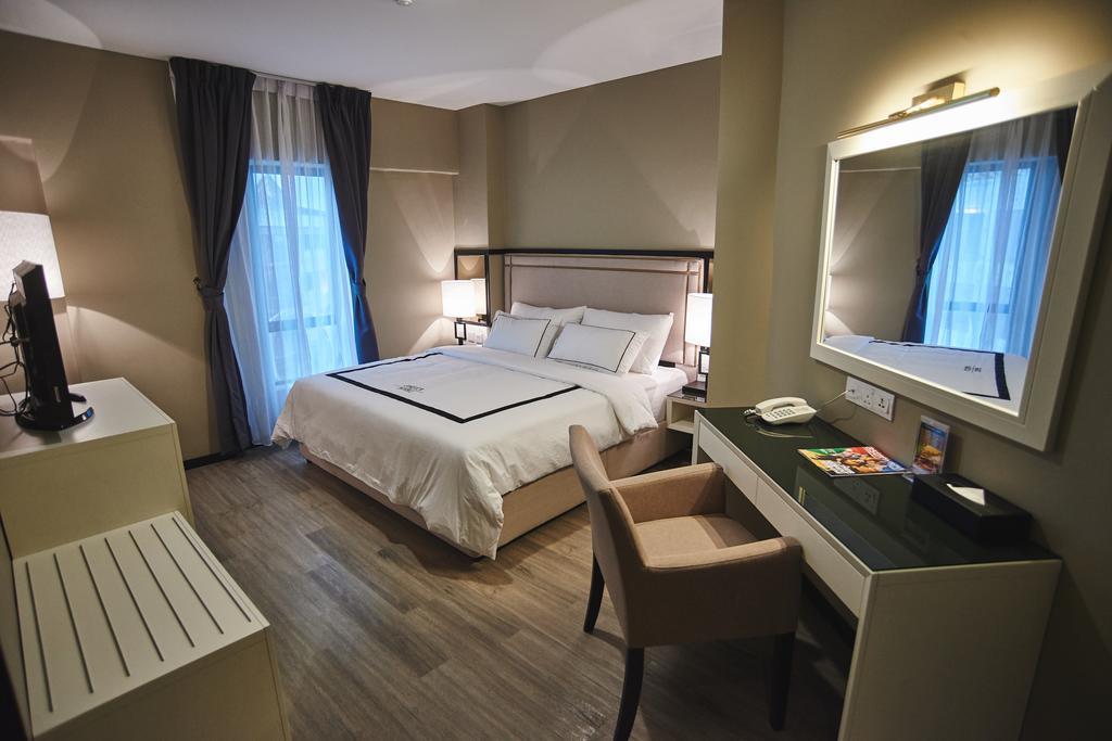 Corsica Hotel Kulai Eksteriør bilde