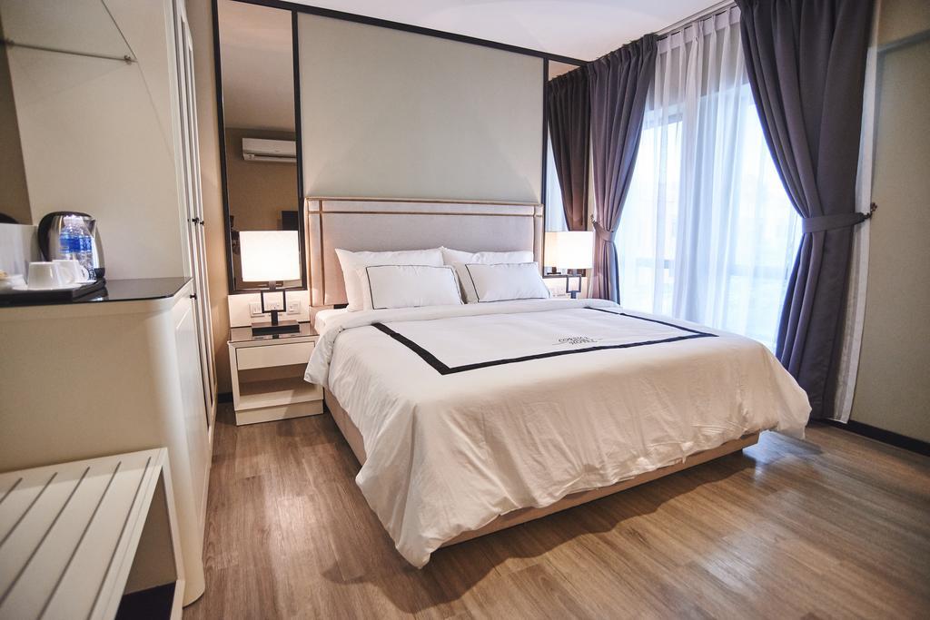 Corsica Hotel Kulai Eksteriør bilde