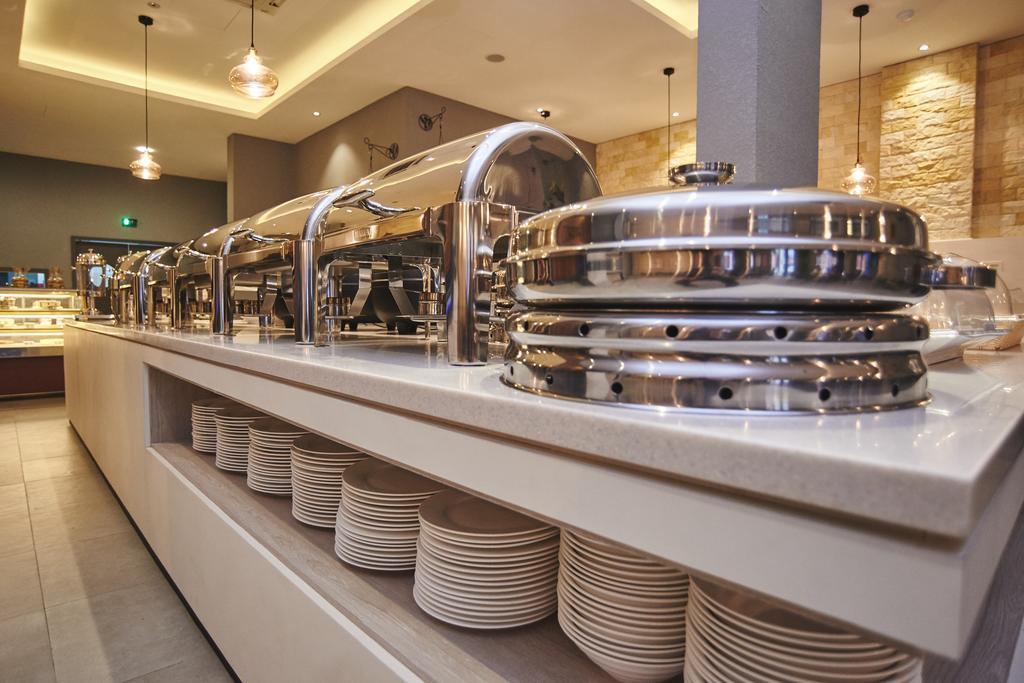 Corsica Hotel Kulai Eksteriør bilde