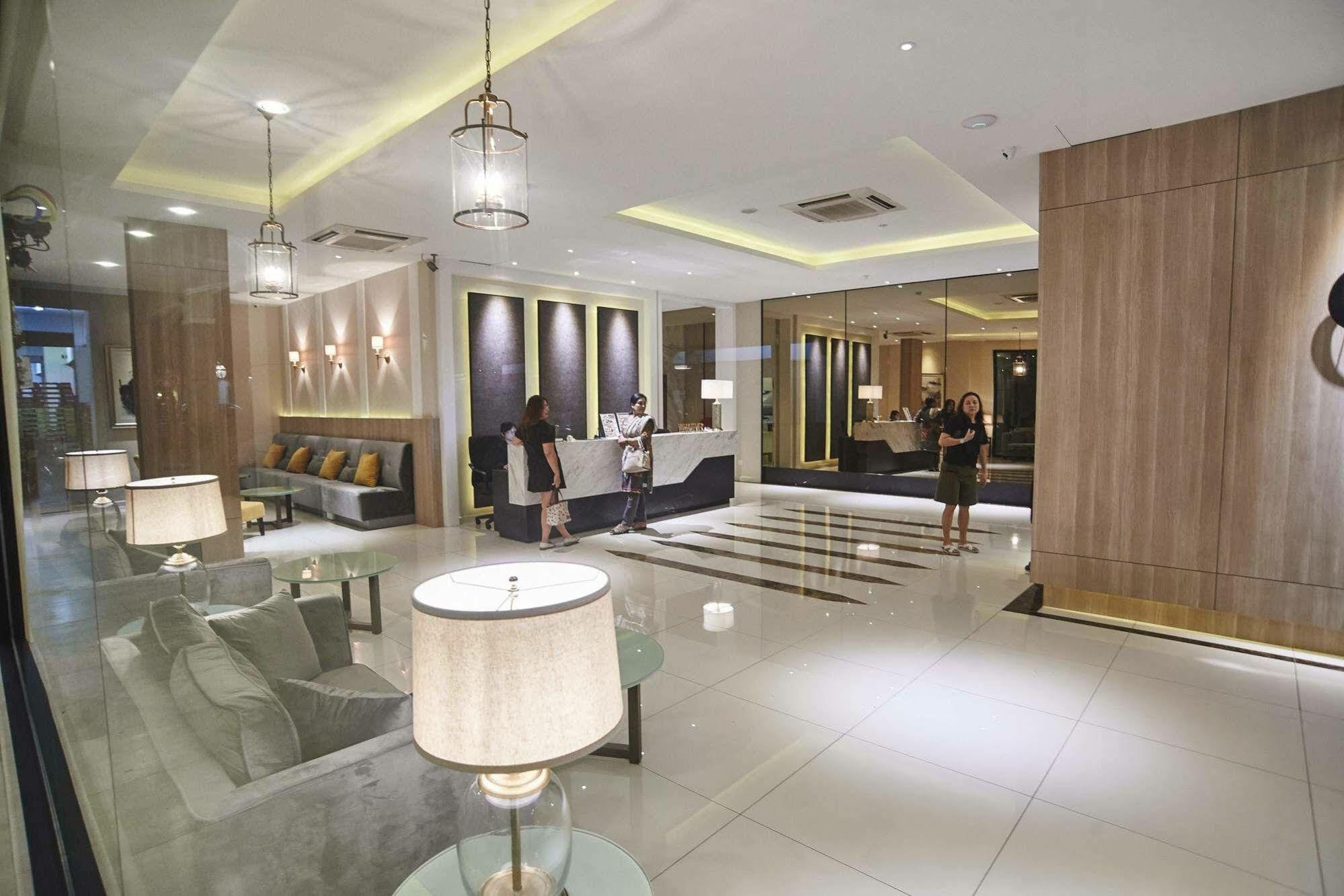 Corsica Hotel Kulai Eksteriør bilde