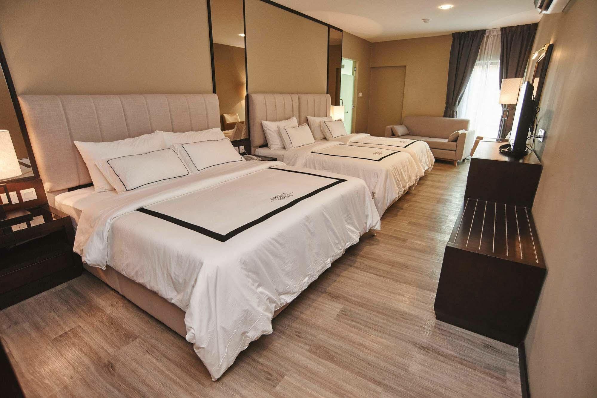 Corsica Hotel Kulai Eksteriør bilde