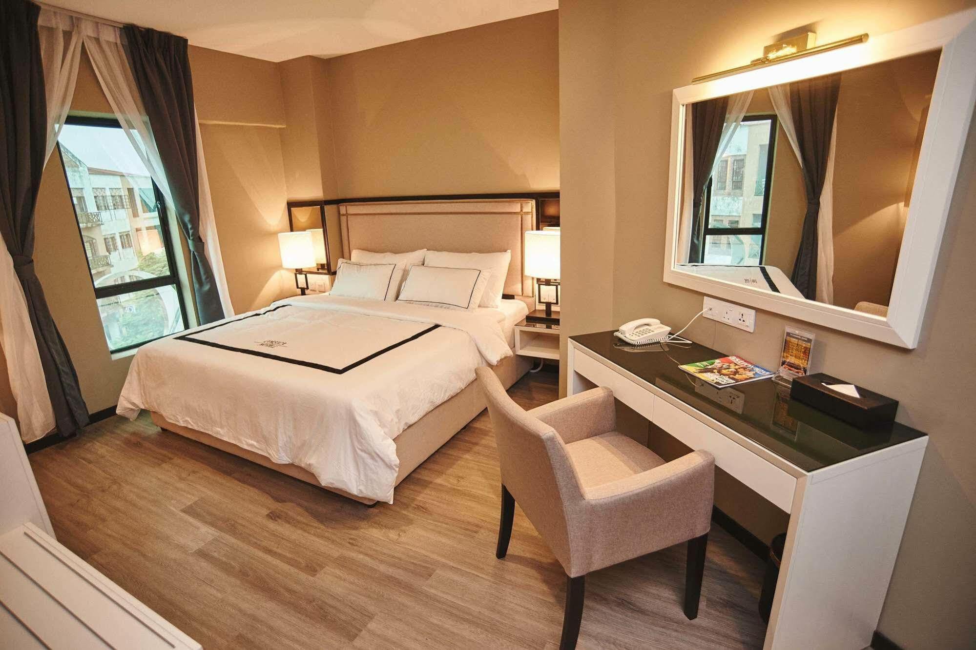 Corsica Hotel Kulai Eksteriør bilde