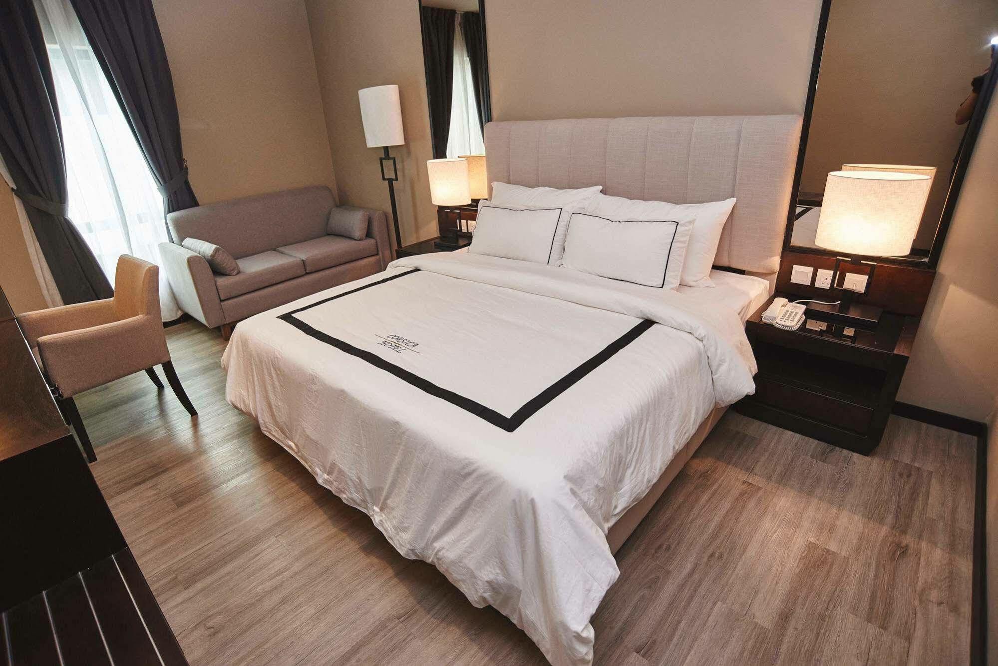 Corsica Hotel Kulai Eksteriør bilde