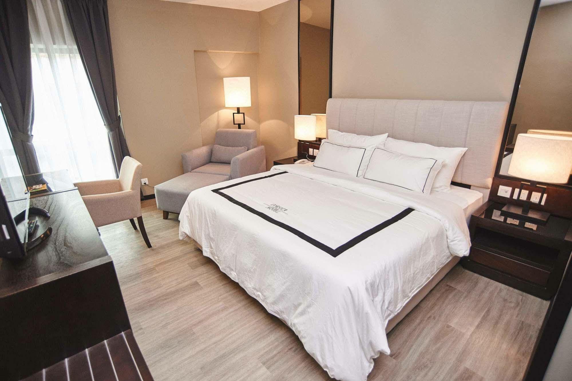 Corsica Hotel Kulai Eksteriør bilde